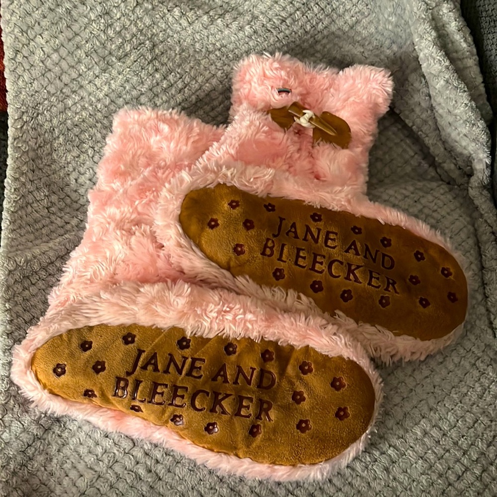 Adorable Jane and Bleeker slippers